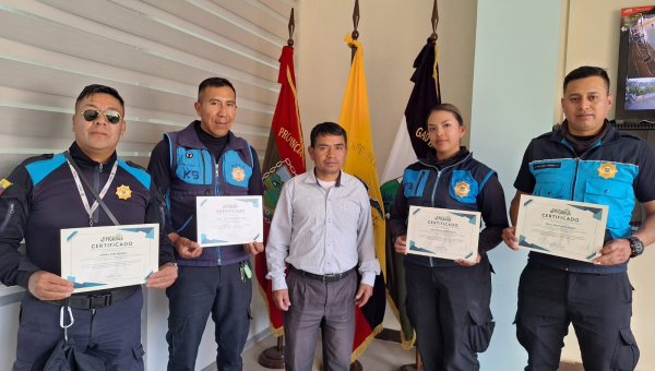 GADP PICAIHUA ENTREGA CERTIFICADOS A INSTRUCTORES DEL TALLER BÁSICO DE ADIESTRAMIENTO CANINO